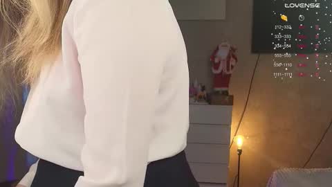 Snapshot of salut_love chatting on 12-20-25, 10:33 Ruby online show from 12-20-25, 10:33