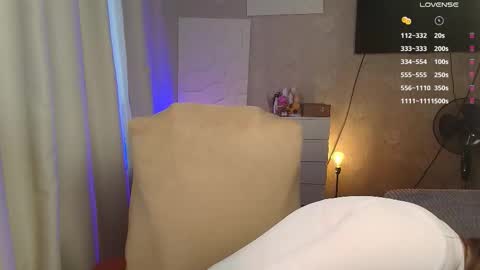 Snapshot of salut_love chatting on 01-18-26, 12:31 Ruby online show from 01-18-26, 12:31