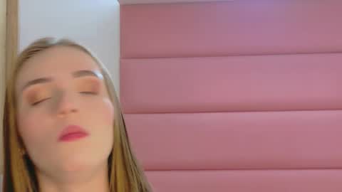 Snapshot of sam_and_lisa_ chatting on 11-11-25, 12:54 sam_and_lisa_ online show from 11-11-25, 12:54