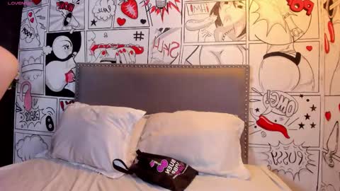 Snapshot of sam_collinss_ chatting on 11-09-25, 11:41 Sam online show from 11-09-25, 11:41