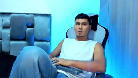 Snapshot of sam_knight_ chatting on 12-17-25, 01:22 SAM online show from 12-17-25, 01:22