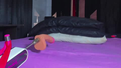 sam_naughty18 online show from 05-20-26, 02:07