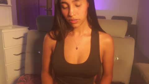 Snapshot of sam_robert17 chatting on 01-14-26, 07:19 Samantha Roberts online show from 01-14-26, 07:19