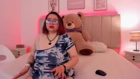 Snapshot of sam_von_tess chatting on 10-22-25, 05:19 Samantha online show from 10-22-25, 05:19