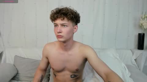 Snapshot of samanie_ chatting on 09-14-25, 01:54 Sam online show from 09-14-25, 01:54