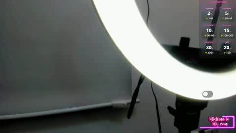 Snapshot of samanta__milk chatting on 10-31-25, 11:44 samanta__milk online show from 10-31-25, 11:44