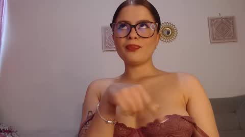 Snapshot of samanta_monroe4 chatting on 10-18-25, 05:57 samanta online show from 10-18-25, 05:57