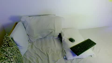 Snapshot of samanta_r_ chatting on 06-17-26, 06:09 Samanta online show from 06-17-26, 06:09
