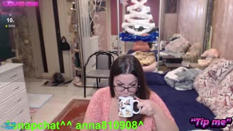 Snapshot of samanta_shy chatting on 01-19-25, 04:57 Marry online show from 01-19-25, 04:57