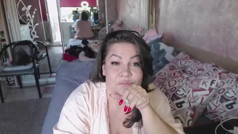 Snapshot of samanta_shy chatting on 09-24-25, 08:39 Marry online show from 09-24-25, 08:39