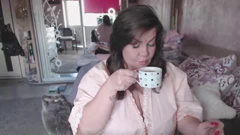 Snapshot of samanta_shy chatting on 10-12-25, 11:31 Marry online show from 10-12-25, 11:31