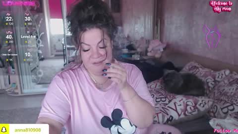 Snapshot of samanta_shy chatting on 10-20-25, 08:26 Marry online show from 10-20-25, 08:26