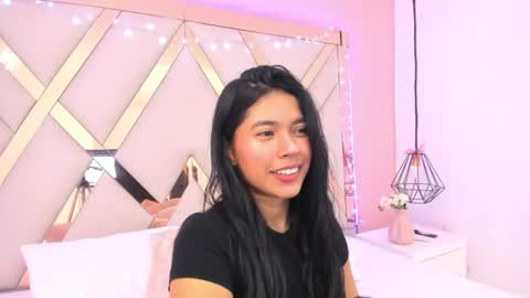 Snapshot of samantaa_shy chatting on 06-20-26, 04:15 sam online show from 06-20-26, 04:15