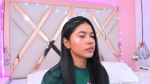 Snapshot of samantaa_shy chatting on 06-25-26, 05:12 sam online show from 06-25-26, 05:12