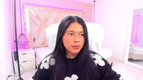 Snapshot of samantaa_shy chatting on 07-14-26, 02:05 sam online show from 07-14-26, 02:05