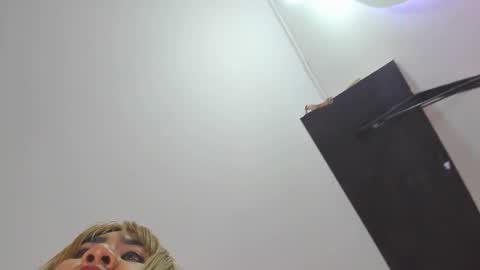 Snapshot of samantaasm chatting on 10-17-25, 10:23 samantaasm online show from 10-17-25, 10:23