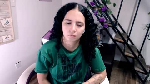 Snapshot of samantha2girl chatting on 02-01-26, 07:18 samantha online show from 02-01-26, 07:18