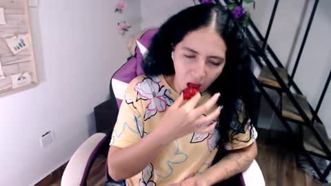 Snapshot of samantha2girl chatting on 02-12-26, 06:36 samantha online show from 02-12-26, 06:36