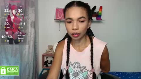 Snapshot of samanthaa_queen chatting on 06-19-26, 11:47 sam online show from 06-19-26, 11:47
