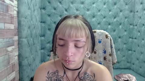Snapshot of samanthaa_smitth chatting on 10-29-25, 04:04 Samantha Smitth online show from 10-29-25, 04:04
