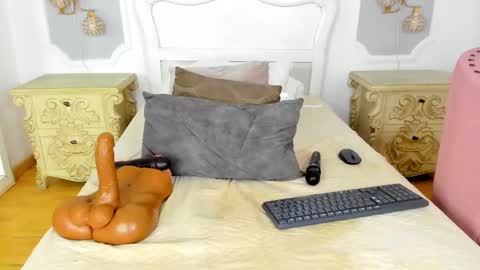 Samantha online show from 02-19-25, 06:33