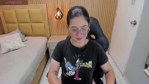 Snapshot of samanthafiore1 chatting on 02-16-26, 12:23 online show from 02-16-26, 12:23