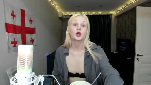 Snapshot of samanthamiasnik1 chatting on 02-19-25, 03:49 Samantha online show from 02-19-25, 03:49