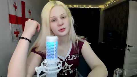 Snapshot of samanthamiasnik1 chatting on 02-20-25, 07:41 Samantha online show from 02-20-25, 07:41