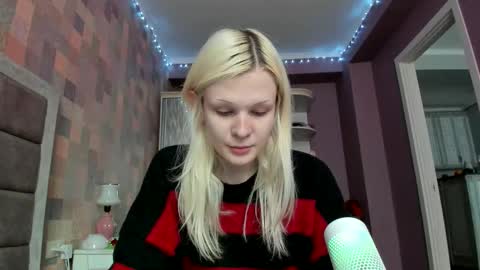 Snapshot of samanthamiasnik1 chatting on 09-24-25, 11:46 Samantha online show from 09-24-25, 11:46