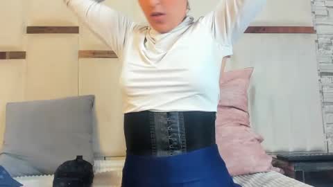 Snapshot of samanthamoonsx chatting on 06-23-26, 07:01 Samantha online show from 06-23-26, 07:01