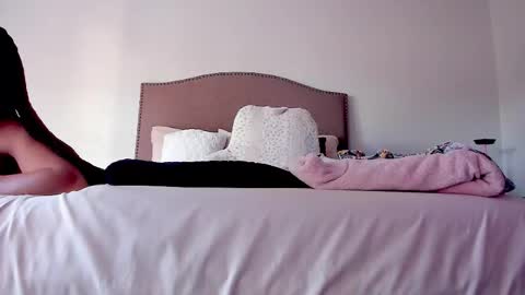 Yaya online show from 10-20-25, 10:54