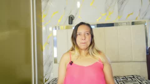 Snapshot of sami_1_8 chatting on 04-24-26, 04:15 Samy online show from 04-24-26, 04:15