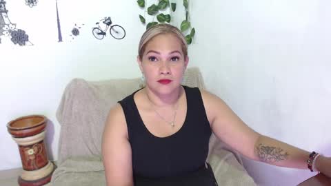Snapshot of samira_lennox chatting on 12-24-24, 04:00 SAMIRA online show from 12-24-24, 04:00