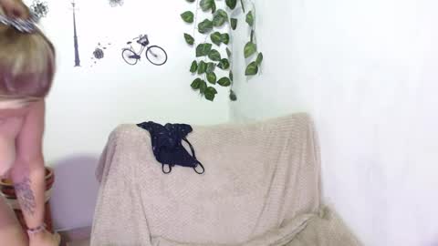 Snapshot of samira_lennox chatting on 12-24-24, 11:28 SAMIRA online show from 12-24-24, 11:28