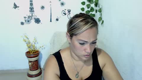Snapshot of samira_lennox chatting on 01-20-25, 10:48 SAMIRA online show from 01-20-25, 10:48