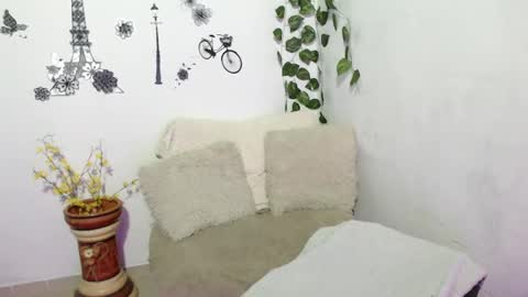 Snapshot of samira_lennox chatting on 01-23-25, 10:44 SAMIRA online show from 01-23-25, 10:44