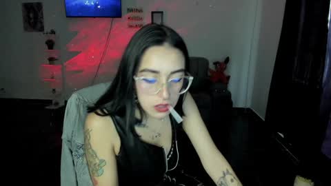 Snapshot of samismith77 chatting on 01-19-25, 09:23 SARA online show from 01-19-25, 09:23