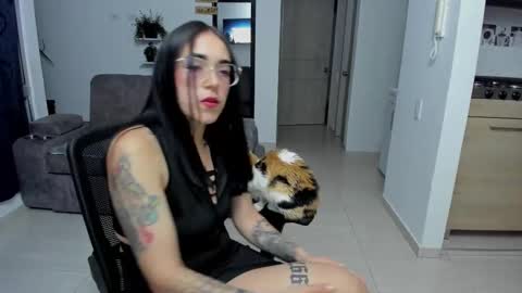 Snapshot of samismith77 chatting on 11-12-25, 11:14 SARA online show from 11-12-25, 11:14