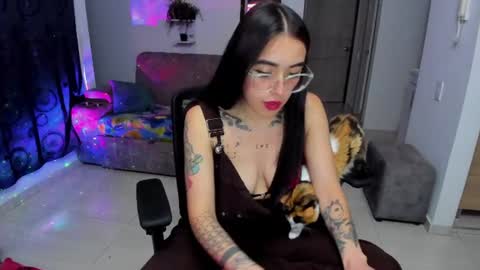 Snapshot of samismith77 chatting on 07-18-26, 07:45 SARA online show from 07-18-26, 07:45