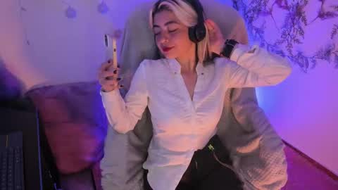   online show from 02-05-25, 03:34