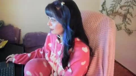   online show from 10-25-25, 06:32