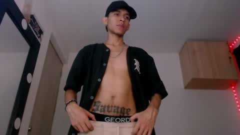 Snapshot of samuel_suarez chatting on 12-10-24, 04:34 online show from 12-10-24, 04:34