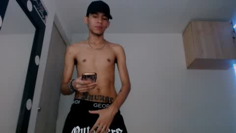 Snapshot of samuel_suarez chatting on 12-15-24, 01:46 online show from 12-15-24, 01:46