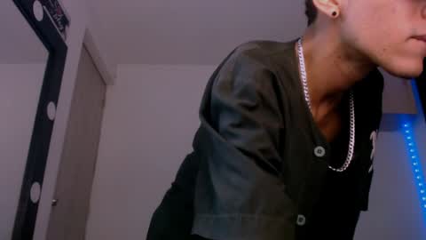 Snapshot of samuel_suarez chatting on 12-31-24, 05:55 online show from 12-31-24, 05:55