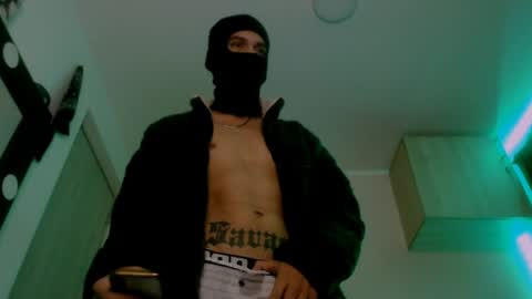 Snapshot of samuel_suarez chatting on 01-09-25, 02:01 online show from 01-09-25, 02:01