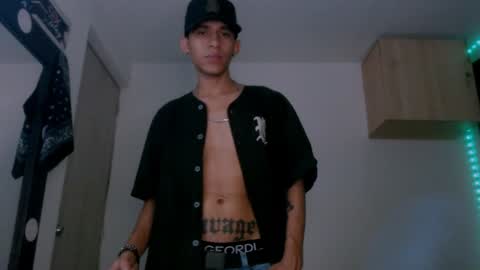 Snapshot of samuel_suarez chatting on 01-22-25, 04:23 online show from 01-22-25, 04:23