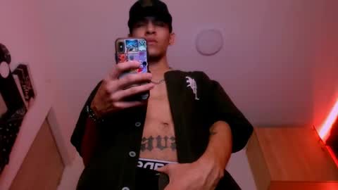 Snapshot of samuel_suarez chatting on 02-10-25, 10:09 online show from 02-10-25, 10:09