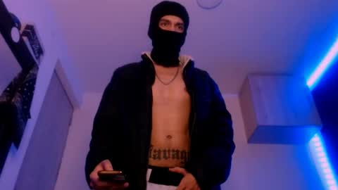 Snapshot of samuel_suarez chatting on 02-13-25, 08:24 online show from 02-13-25, 08:24