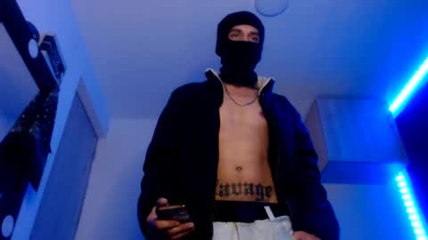 Snapshot of samuel_suarez chatting on 02-14-25, 01:56 online show from 02-14-25, 01:56