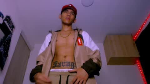 Snapshot of samuel_suarez chatting on 02-15-25, 10:00 online show from 02-15-25, 10:00